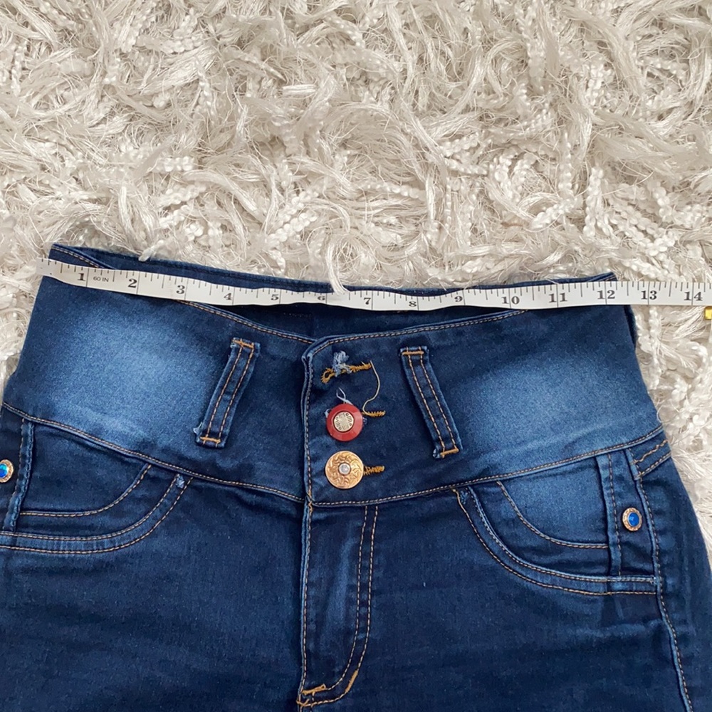 Booty Popping Jeans - Picture 11 of 11